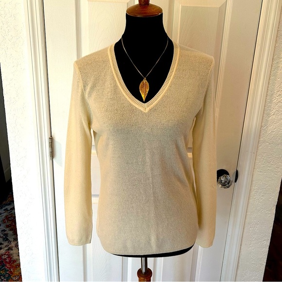 Charter Club 100% Cashmere 2-Ply V-Neck Sweater - Picture 1 of 8